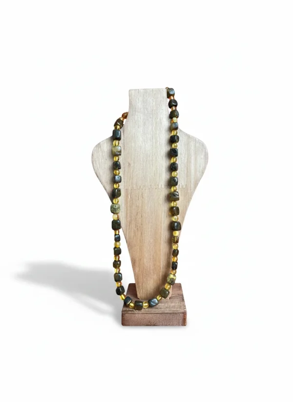 Yetişkin Kehribar Kolye – 47 cm Koyu Kare Taş – Yuvarlak – koyu kehribar kolye