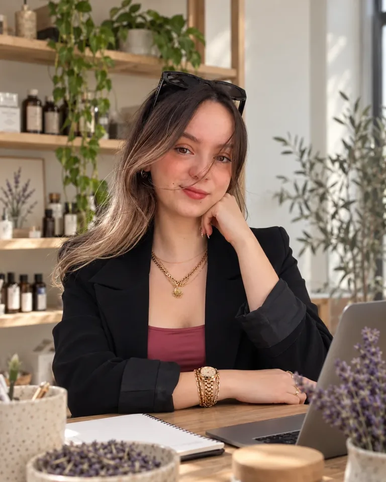 Özge Binici, Ms. Thera pazarlama yöneticisi
